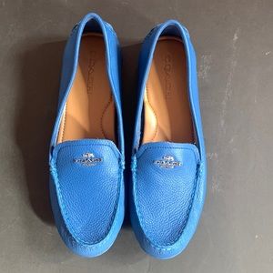 New Pair of Coach Mary Lock Pebble Grain Leather Driving shoe in Lapis